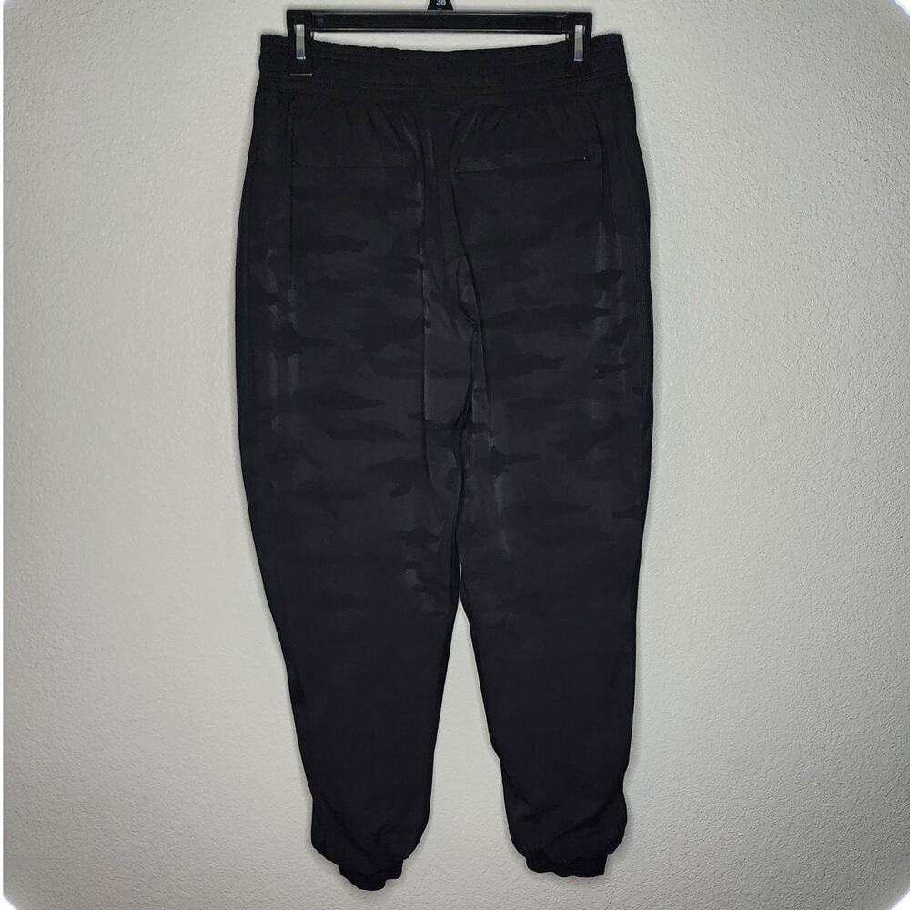 Athleta Brooklyn Camo Lined Jogger Pant in Black Camo Lux Pants - Picture 4 of 10